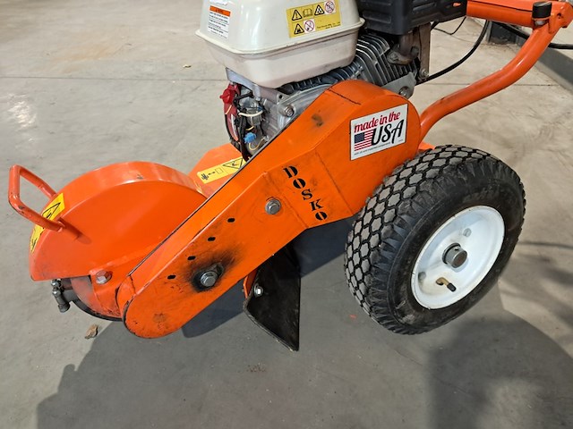 Boomstronkhakselaar - 5,5pk - benzine dosko, 200-orange-6h, bouwjaar 2019 - afbeelding 11 van  11