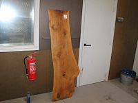 Boomtafelblad. afmeting circa 57 x 178 cm met dikte 25 mm.