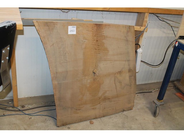 Boomtafelblad circa 100 x 100 met dikte 80 mm. - afbeelding 1 van  3