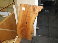 Boomtafelblad circa 50 x 105 cm met dikte 32 mm. - afbeelding 1 van  3