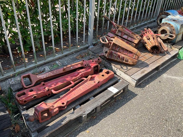 Boorgereedschap (6x) "rig tong parts and dp slips" - afbeelding 1 van  8