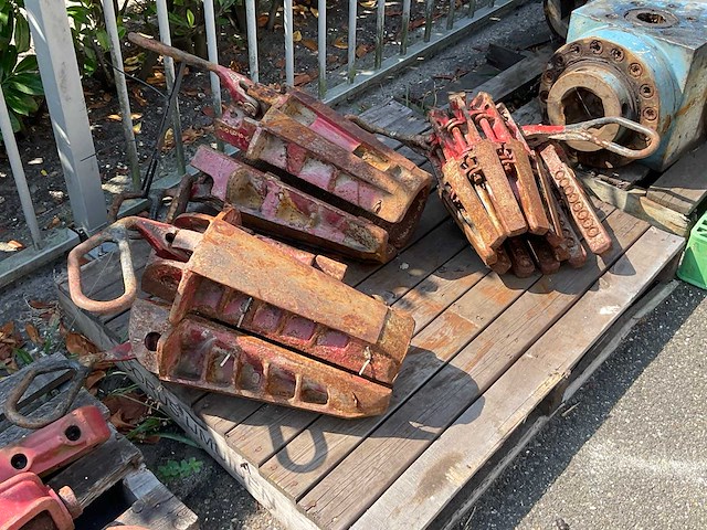 Boorgereedschap (6x) "rig tong parts and dp slips" - afbeelding 4 van  8