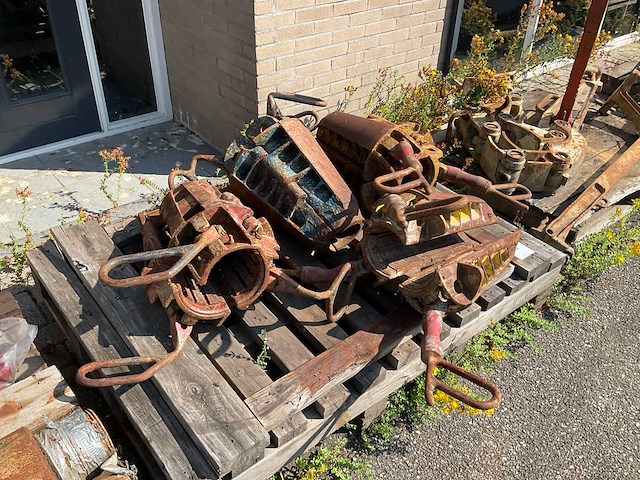 Boorgereedschap "slips and rig tongs" - afbeelding 1 van  1