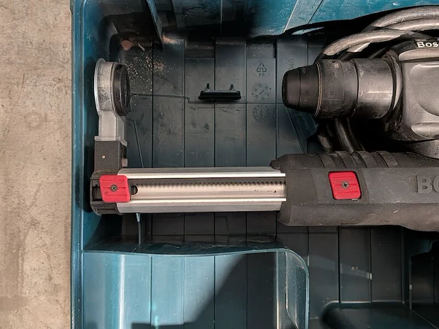 Boorhamer 710w 230v sds-plus met stofafzuiging bosch, gbh 2-23 rea, bouwjaar 2020 - afbeelding 5 van  6