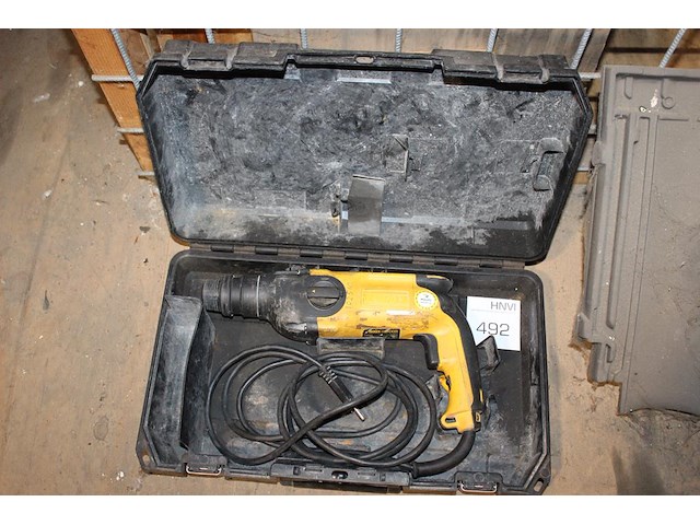 Boorhamer dewalt in kunststof koffer. - afbeelding 1 van  2