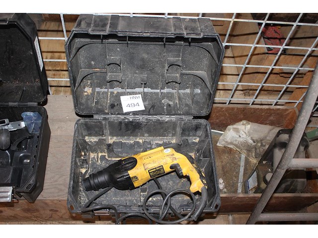 Boorhamer dewalt in kunststof koffer. - afbeelding 1 van  2