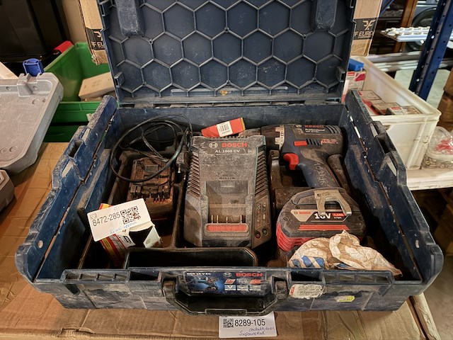 Boormachine in koffer, 2x accu, 1x lader bosch - afbeelding 1 van  3