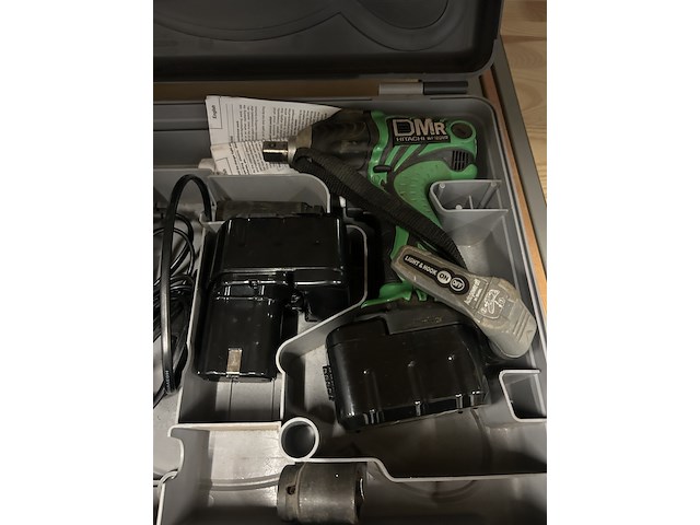Boormachine in koffer met 2x accu en 1x lader hitachi - afbeelding 3 van  5