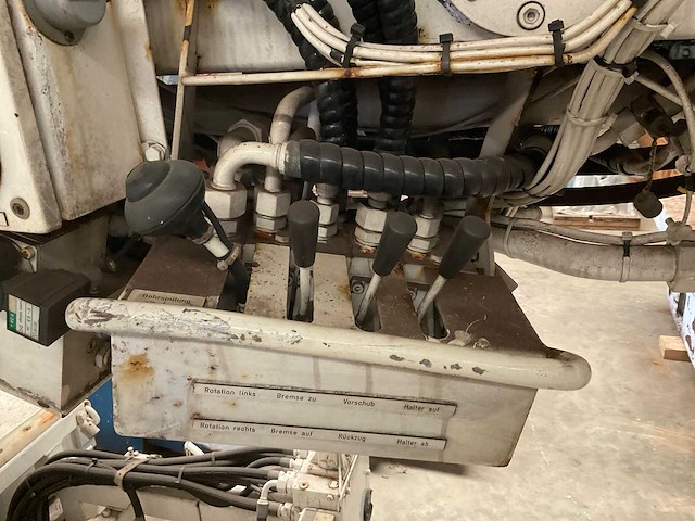 Boormachine op rupsen - afbeelding 4 van  16
