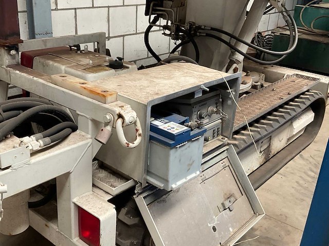 Boormachine op rupsen - afbeelding 7 van  16