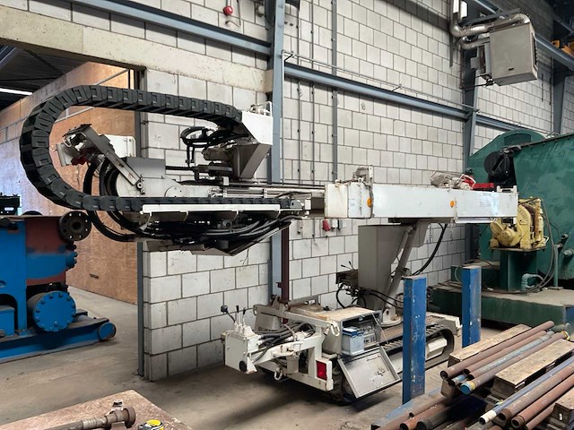 Boormachine op rupsen - afbeelding 9 van  16