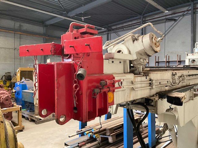 Boormachine op rupsen - afbeelding 12 van  16