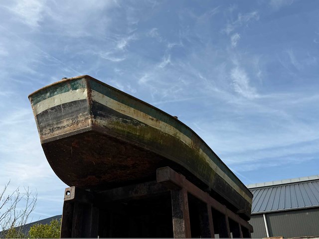 Boot met dieseltank (4000 liter) - afbeelding 1 van  5