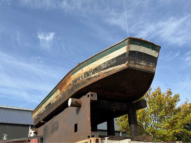 Boot met dieseltank (4000 liter) - afbeelding 2 van  5