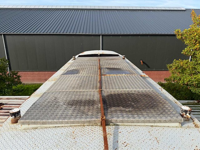 Boot met dieseltank (4000 liter) - afbeelding 5 van  5