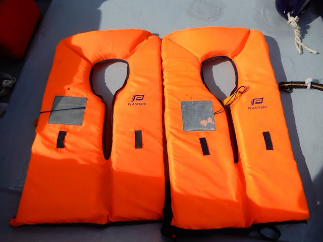 Boot met motor, trailer en diverse benodigdheden, blauw - afbeelding 7 van  15