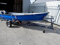 Boot met motor, trailer en diverse benodigdheden, blauw