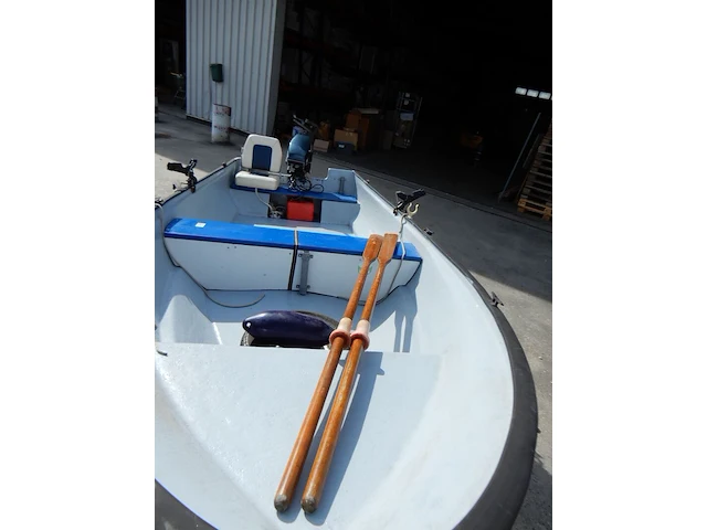 Boot met motor, trailer en diverse benodigdheden, blauw - afbeelding 11 van  15