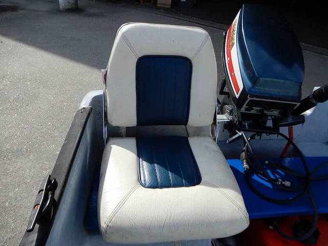 Boot met motor, trailer en diverse benodigdheden, blauw - afbeelding 14 van  15