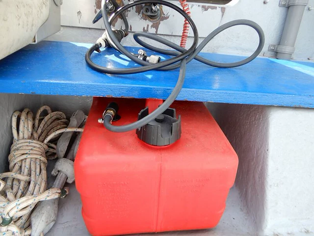 Boot met motor, trailer en diverse benodigdheden, blauw - afbeelding 15 van  15