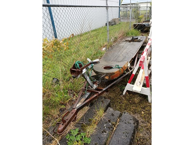 Boottrailer met zijzwaard zeilboot - afbeelding 1 van  9
