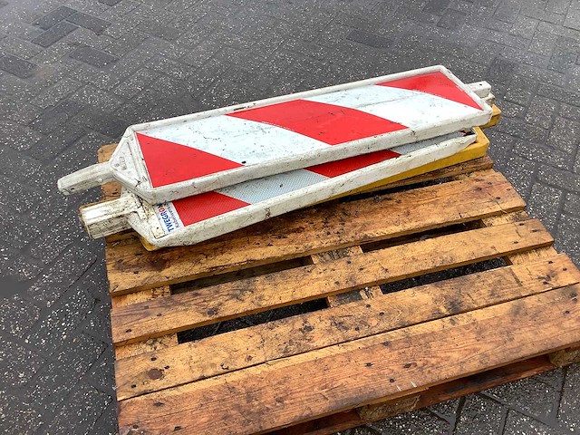 Borden - afbeelding 1 van  3