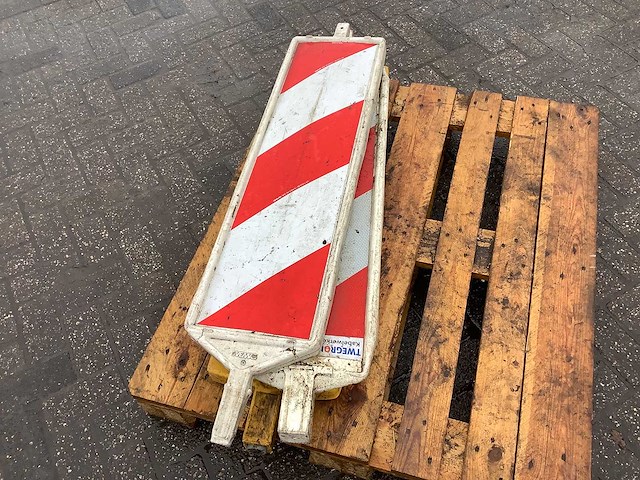 Borden - afbeelding 2 van  3