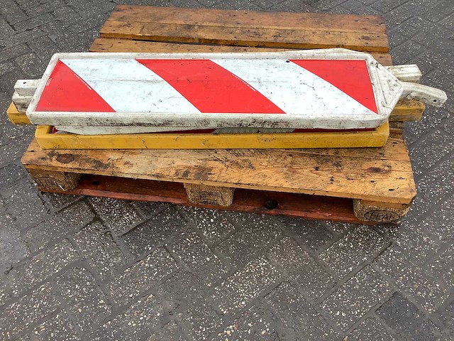 Borden - afbeelding 3 van  3