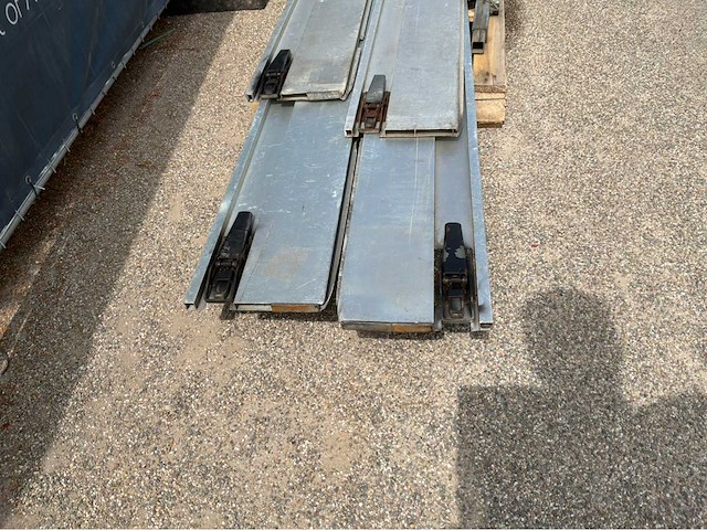 Bordenset aluminium - afbeelding 2 van  6