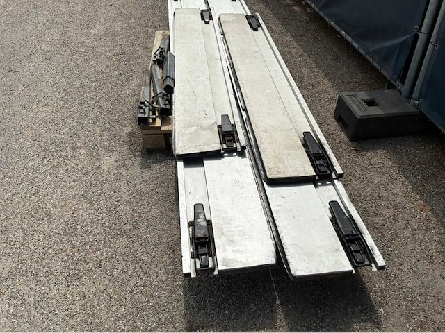 Bordenset aluminium - afbeelding 3 van  6