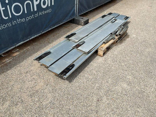 Bordenset aluminium - afbeelding 1 van  1