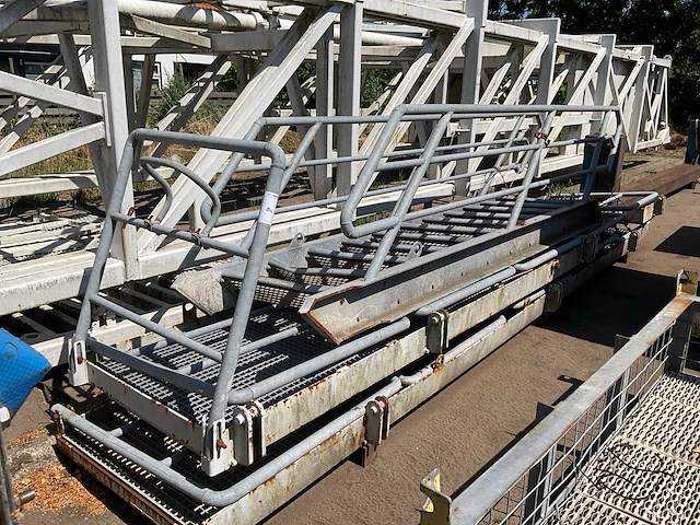 Bordes met steektrap - afbeelding 1 van  6