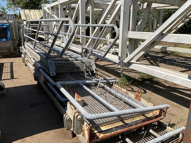 Bordes met steektrap - afbeelding 4 van  6