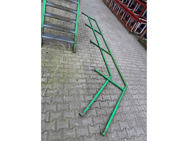 Bordestrap 15 trede 300cm hoog v.v. leuning - afbeelding 2 van  5
