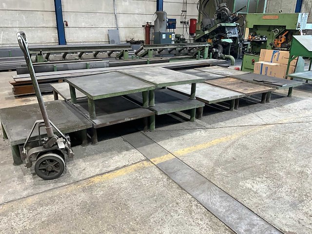 Bordeswagen met 13 bordessen - afbeelding 1 van  9