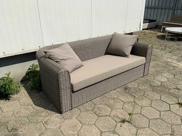 Borek - bali - garden benches - afbeelding 2 van  8