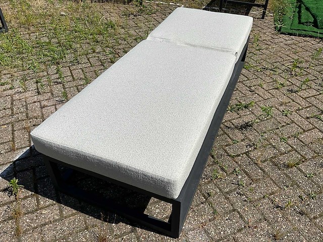 Borek - calcara - sunbed - afbeelding 3 van  3
