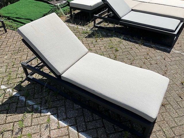 Borek - calcara - sunbed - afbeelding 1 van  3