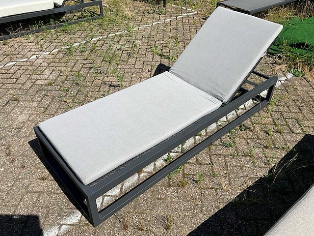 Borek - calcara - sunbed - afbeelding 1 van  6