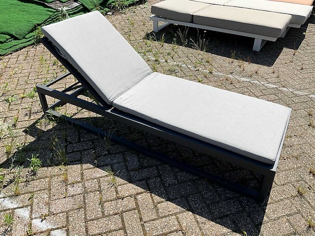 Borek - calcara - sunbed - afbeelding 3 van  6