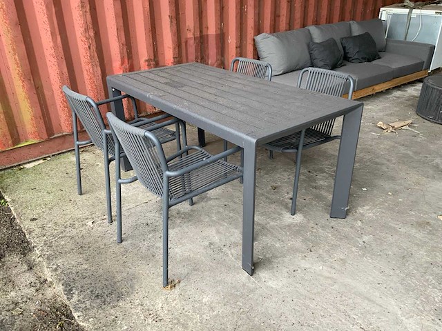 Borek - frias - garden table - afbeelding 3 van  7