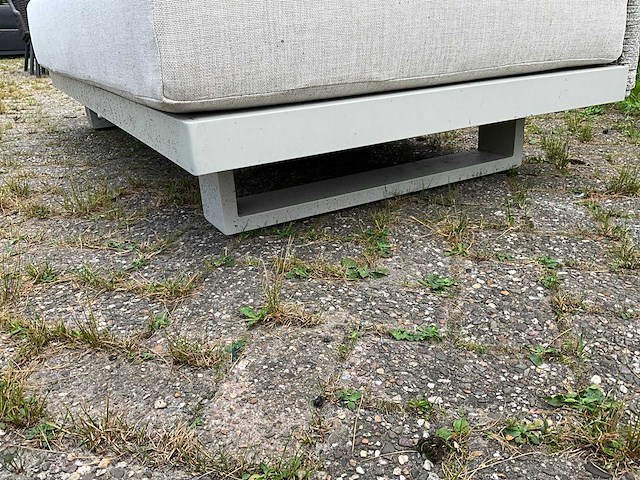 Borek - garden bench - afbeelding 8 van  8