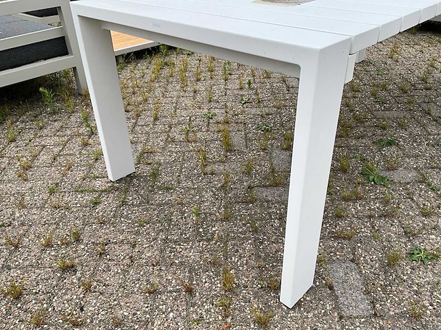 Borek - garden table - afbeelding 2 van  2