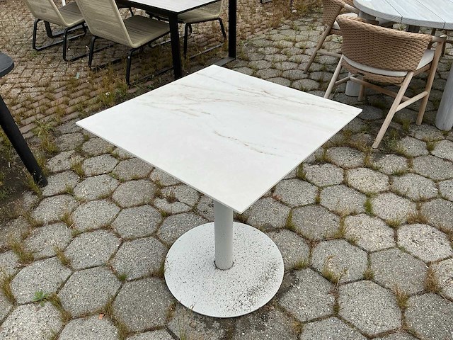 Borek - garden table - afbeelding 1 van  6