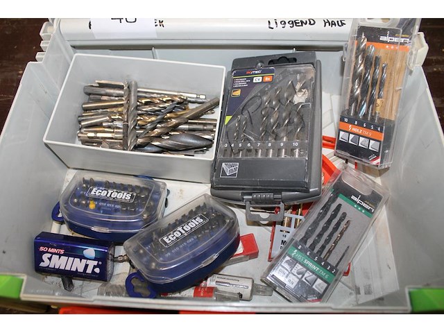 Boren en bitjes in diverse maten en uitvoeringen in kunststof systainer. - afbeelding 2 van  3