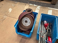 Boren, hijsogen en schuurpapier - afbeelding 2 van  10