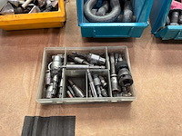 Boren, hijsogen en schuurpapier - afbeelding 4 van  10