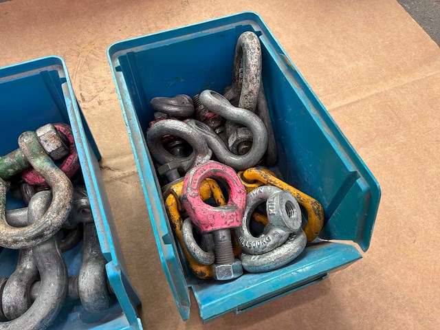 Boren, hijsogen en schuurpapier - afbeelding 5 van  10