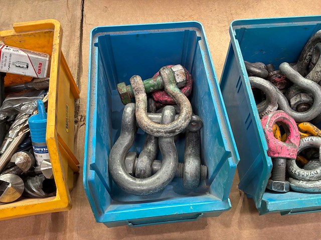 Boren, hijsogen en schuurpapier - afbeelding 6 van  10