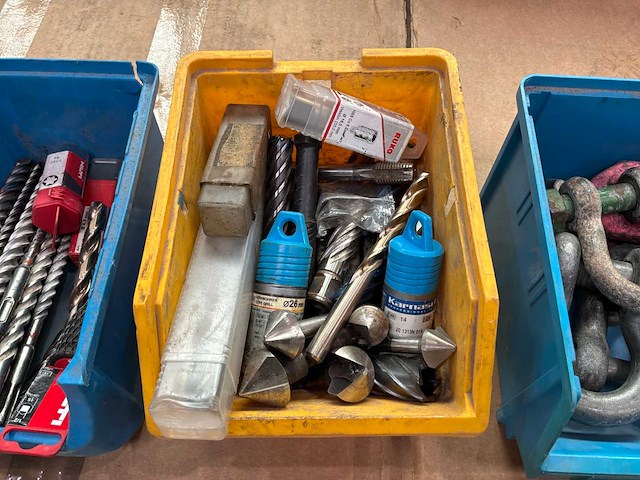 Boren, hijsogen en schuurpapier - afbeelding 7 van  10